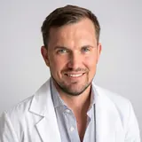 Adrian Fröjdh, specialistläkare på Digidoktor